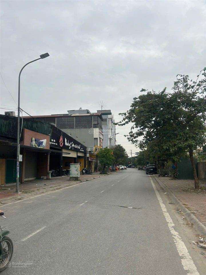 Đất trung tâm mỹ hào mặt tiền 8.43m sẵn nhà xưởng đang cho thuê.  0962 428 ***