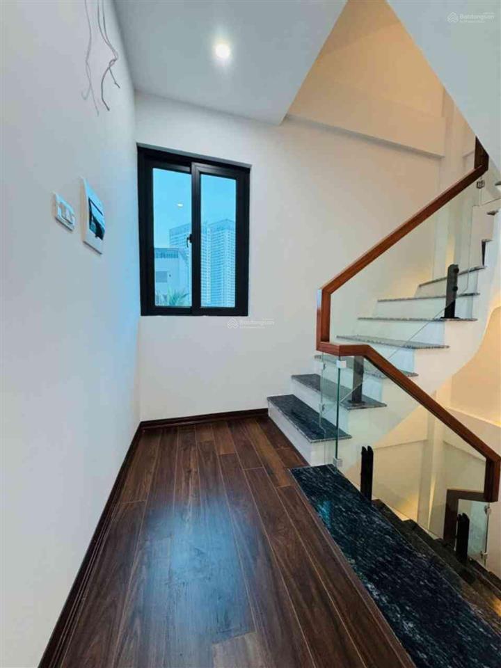 Siêu phẩm nhà mới đẹp lung linh 40 m 6 tầng thang máy xịn chưa tới 9 tỷ