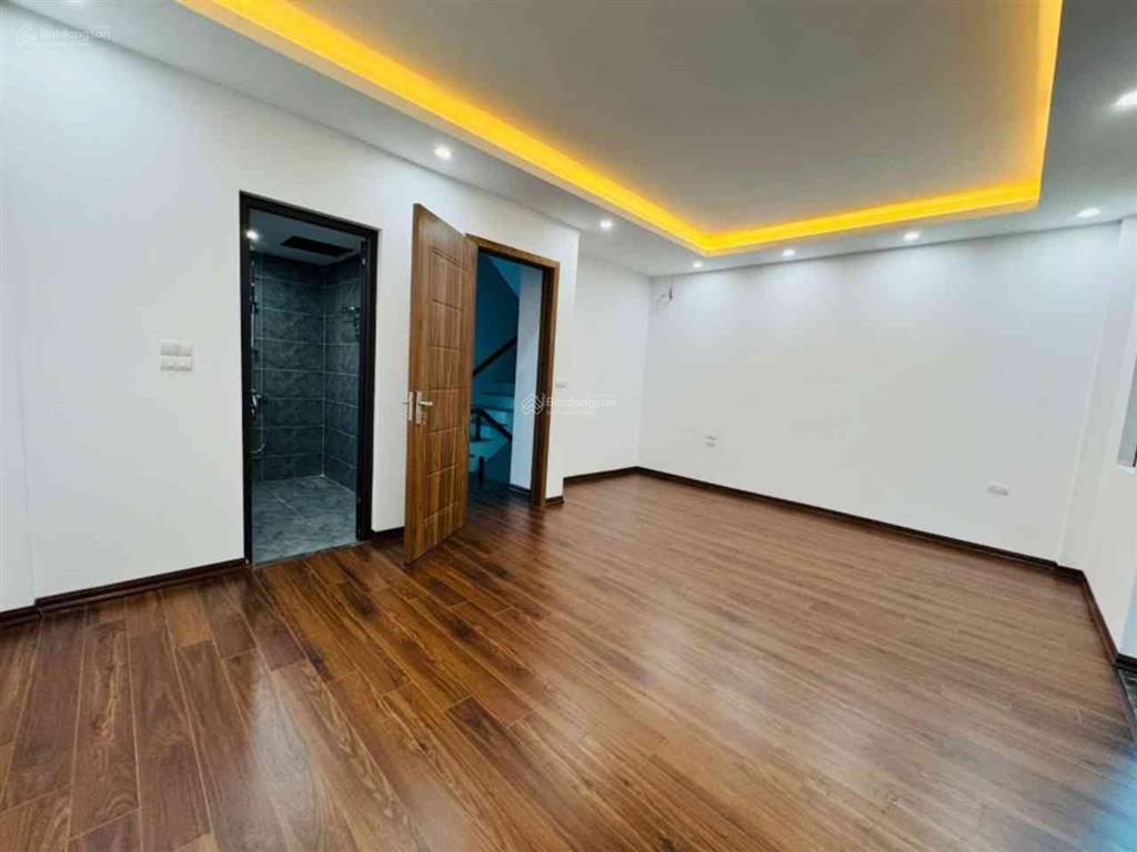 Siêu phẩm nhà mới đẹp lung linh 40 m 6 tầng thang máy xịn chưa tới 9 tỷ