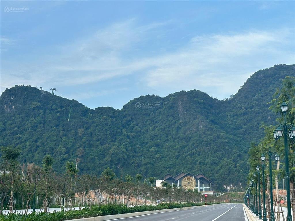 Chính chủ bán đất thổ cư 3 mặt tiền ngay kdl văn hóa nghỉ dưỡng vnlạc thủy