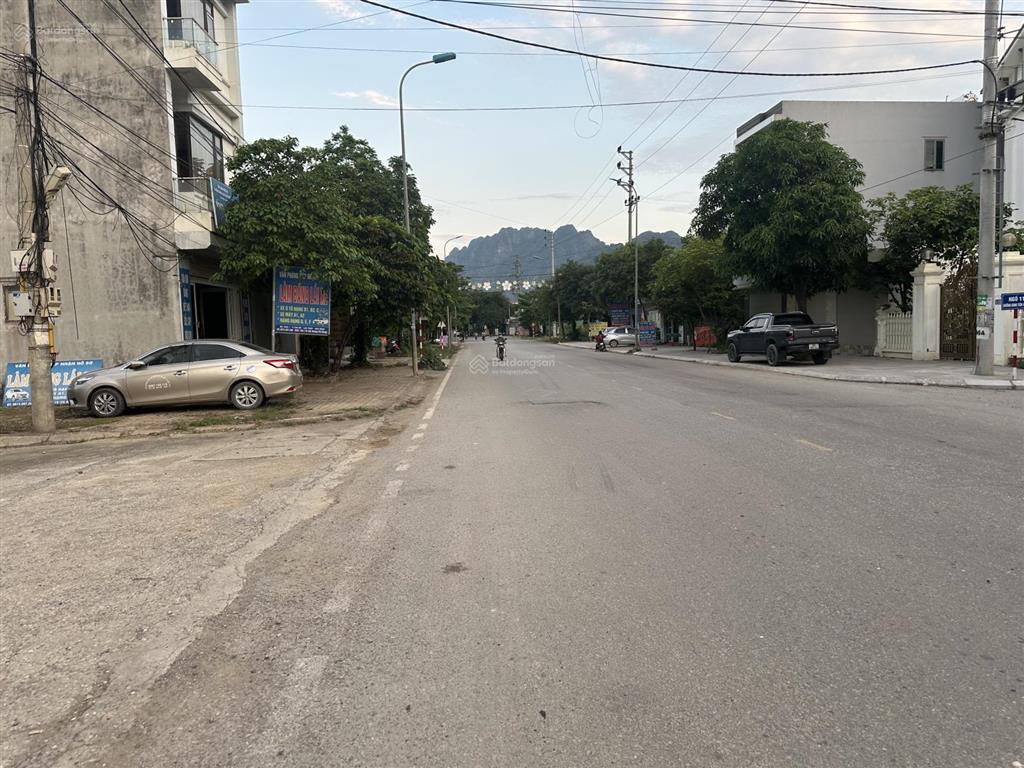 Bán lô đất vàng  ngay trung tâm  cổng bến xe chi nê  lạc thủy  hòa bình