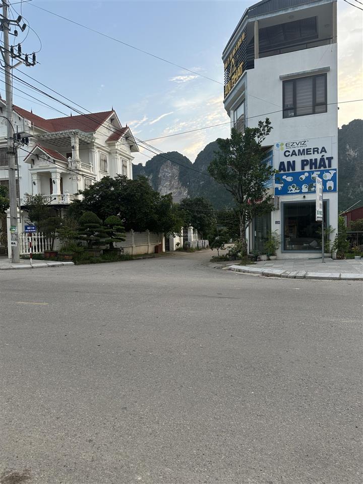 Bán lô đất vàng  ngay trung tâm  cổng bến xe chi nê  lạc thủy  hòa bình