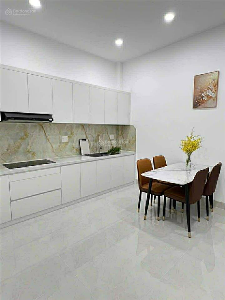 Sát vách q1, diện tích 84m2 nở hậu 4.2m, nhà mới 1 trệt 1 lầu 3pn 2wc (1pn trệt), chỉ 6.79 tỷ