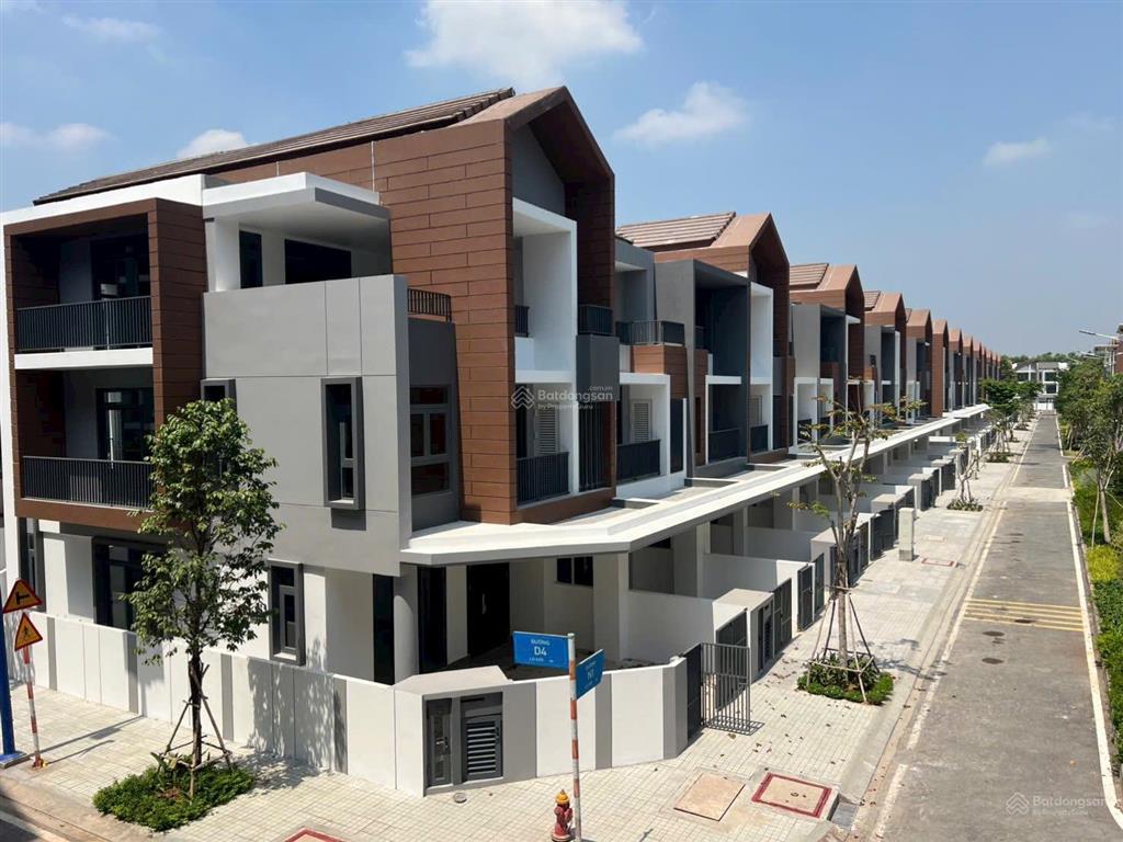 Bán nhà phố 1 trệt 2 lầu, chỉ cần trả trước 2,5 tỷ có nhà phố ngay tt tp. mới bình dương