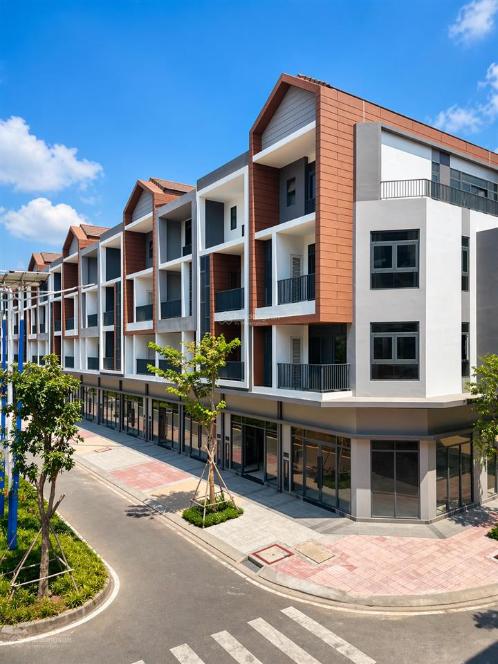 Bán nhà phố 1 trệt 2 lầu, chỉ cần trả trước 2,5 tỷ có nhà phố ngay tt tp. mới bình dương