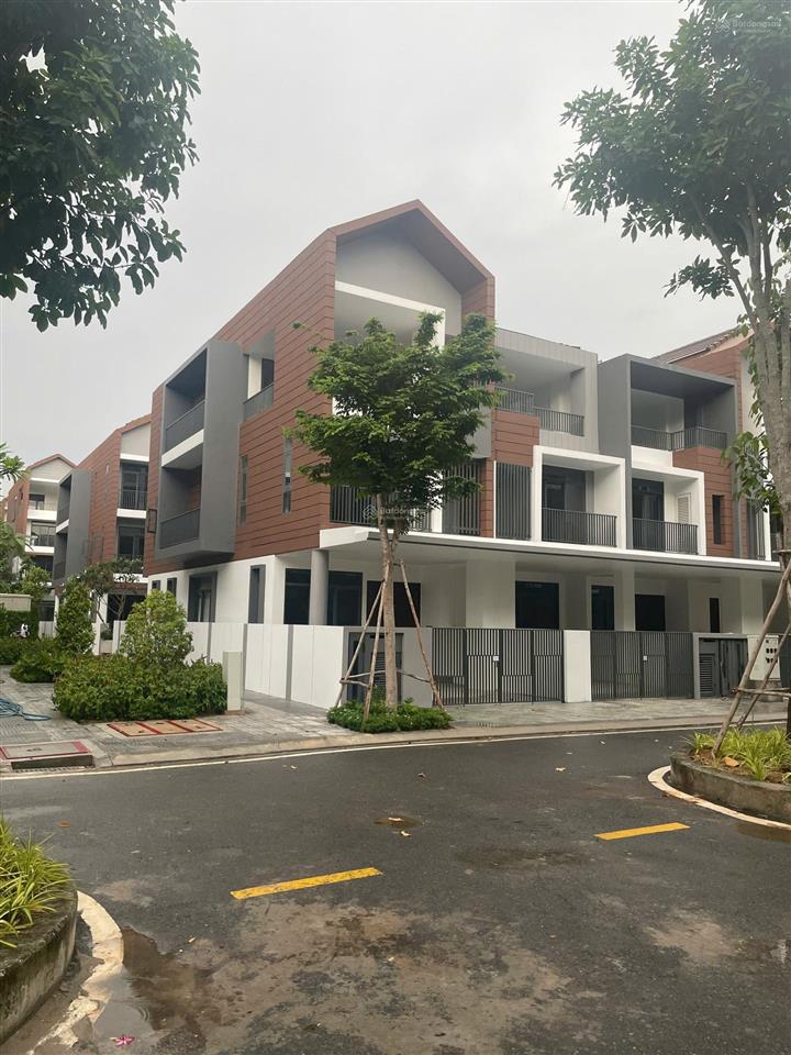 Chủ ngộp cần bán gấp nhà phố 3 tầng, thanh toán trước 2,5 tỷ nhận nhà, còn lại góp 5 năm