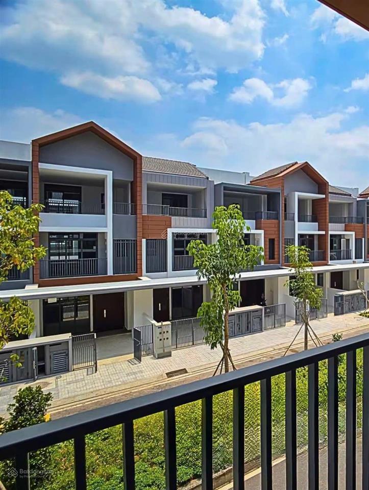 Chủ ngộp cần bán gấp nhà phố 3 tầng, thanh toán trước 2,5 tỷ nhận nhà, còn lại góp 5 năm