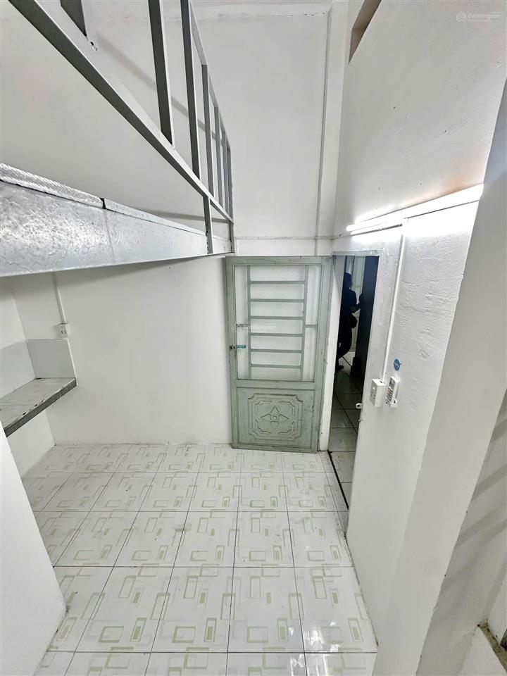 Cho thuê nhà trọ gác lửng, 1wc, 20m2, 2,5 triệu tại bùi văn ba, p tân thuận đông, q.7, tp.hcm
