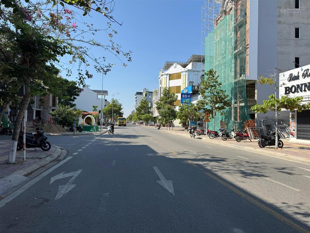 Cơ hội vàng nhà hàng 3 mặt tiền đường hoàng diệu k1, dòng tiền sẵn
