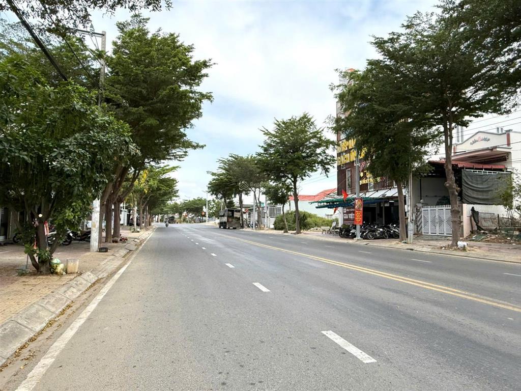 "bom tấn" mặt tiền nguyễn thị minh khai 211m²  cách biển 1 phút  giá rẻ