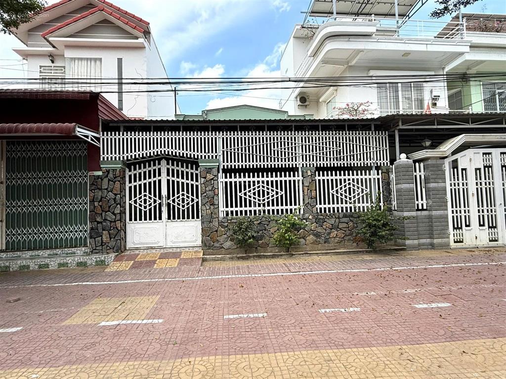 "bom tấn" mặt tiền nguyễn thị minh khai 211m²  cách biển 1 phút  giá rẻ