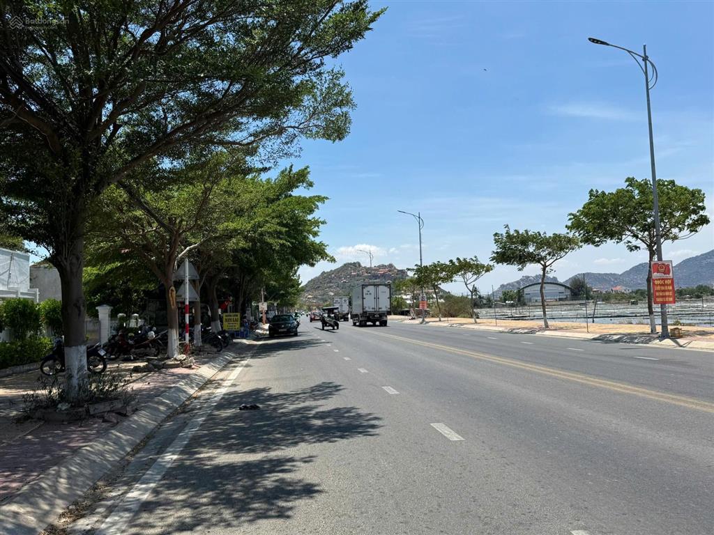 Cá mập đầu tư đừng bỏ qua quỹ đất biển hiếm còn sót lại