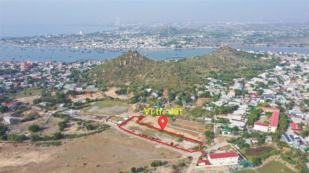 Có việc cần bán gấp hơn 4 sào đất đẹp mặt tiền dài gần 140m tại tri thủy