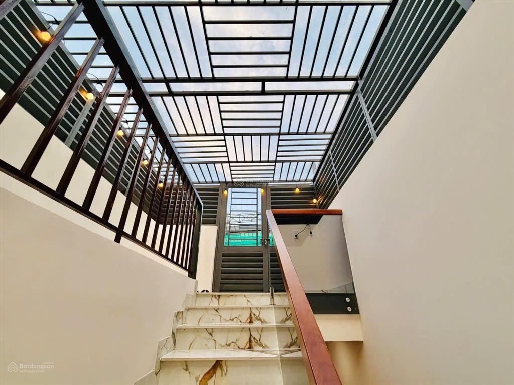 Nhà mới mặt tiền rộng rãi thoáng đẹp chủ cần tiền gấp nên giảm giá mạnh