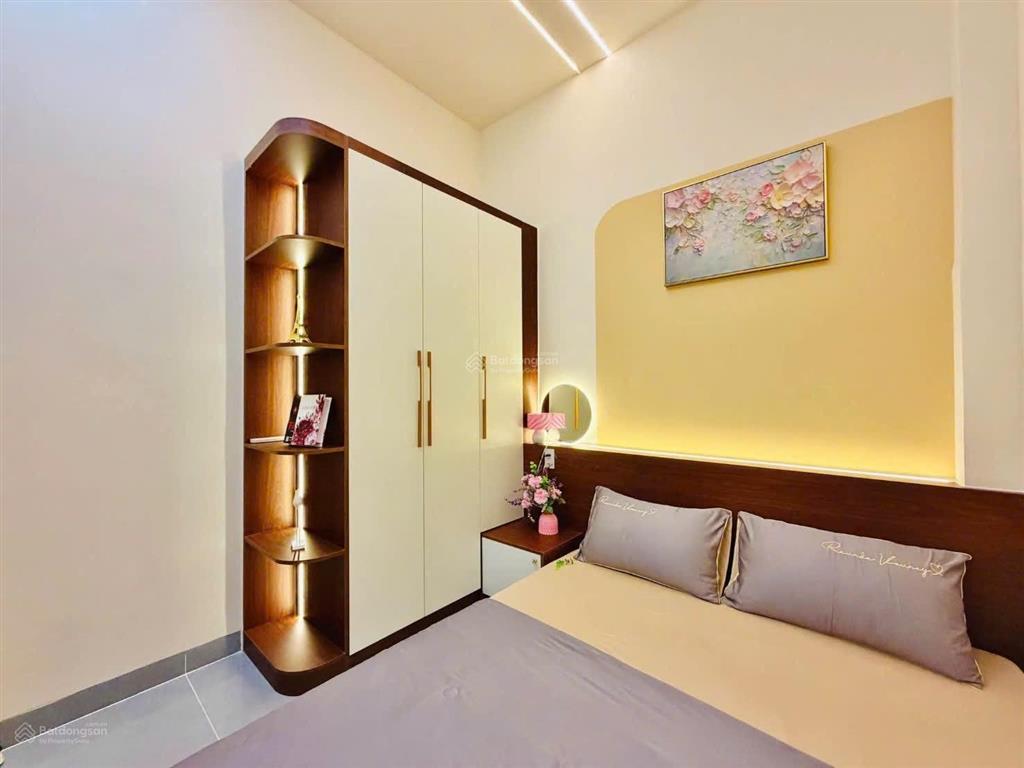 Nhà mới mặt tiền rộng rãi thoáng đẹp chủ cần tiền gấp nên giảm giá mạnh