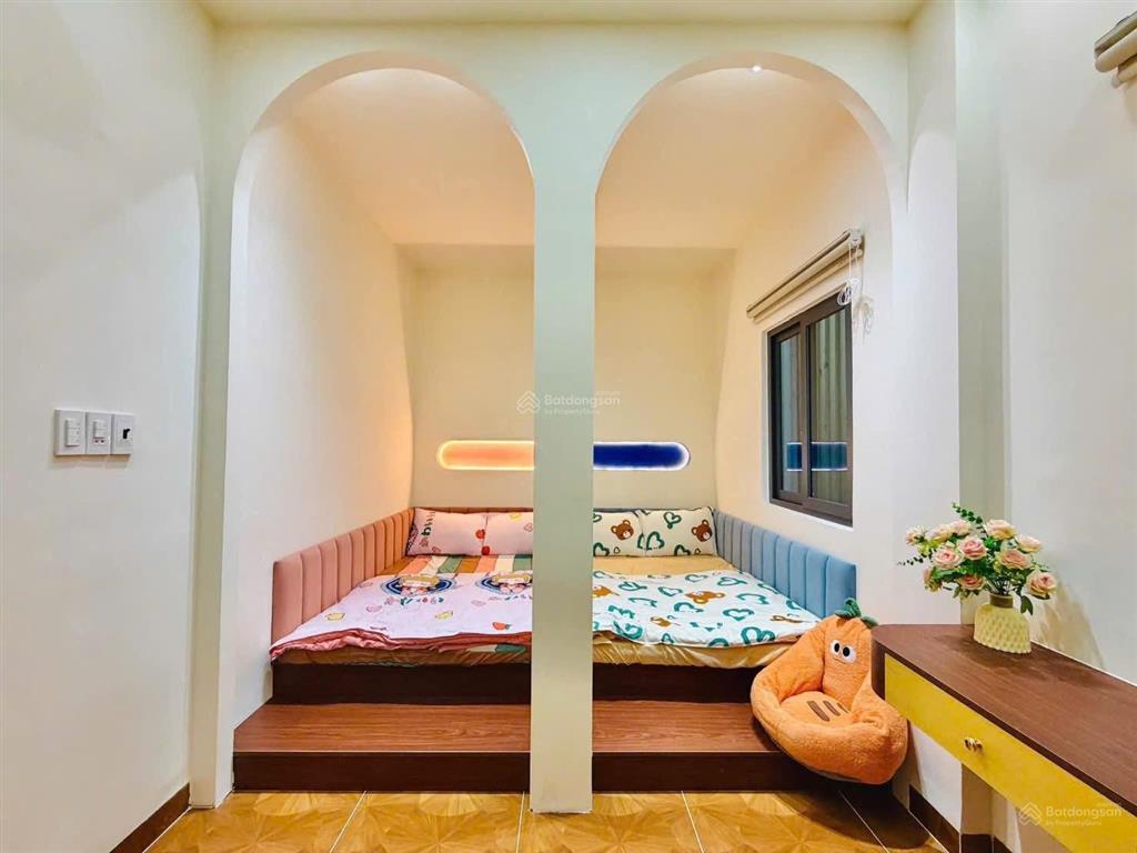 Nhà mới mặt tiền rộng rãi thoáng đẹp chủ cần tiền gấp nên giảm giá mạnh