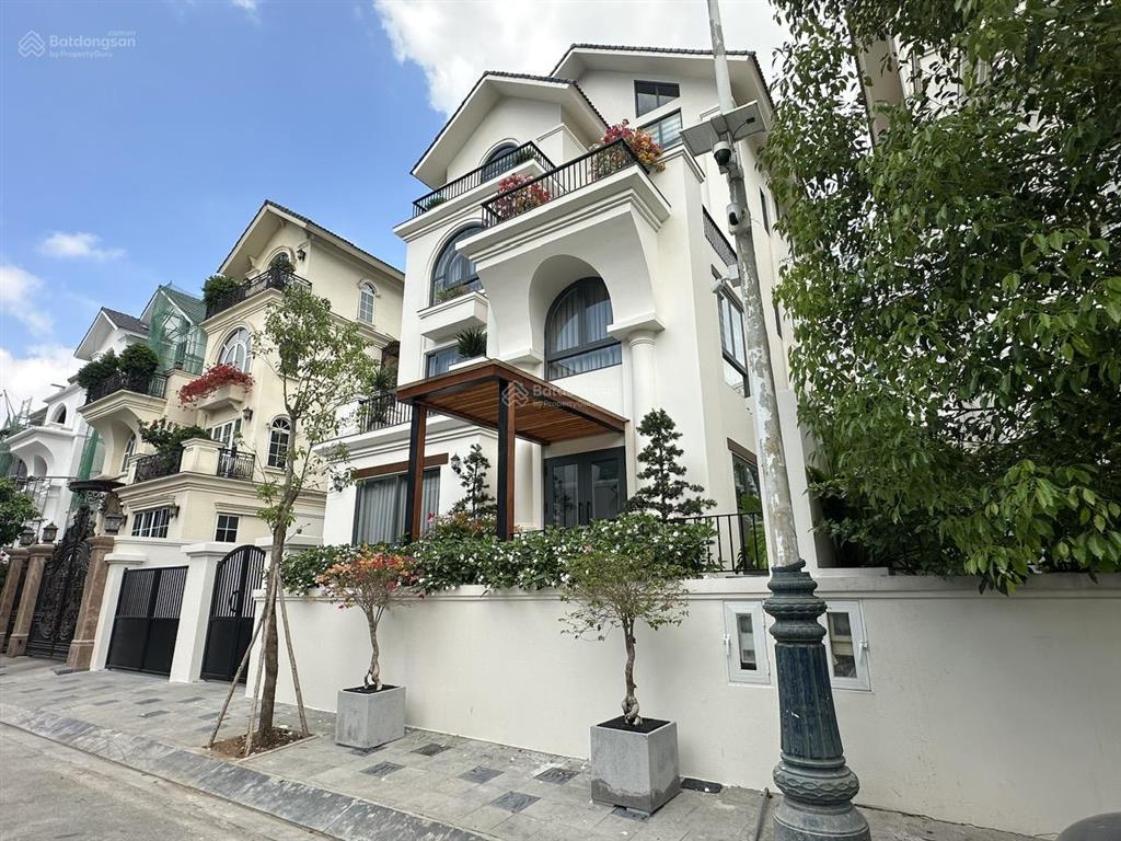 Cho thuê biệt thự saigon đảo kim cương quận 2. full nội thất cao cấp  14*20m  1 hầm 1 trệt 3 lầu