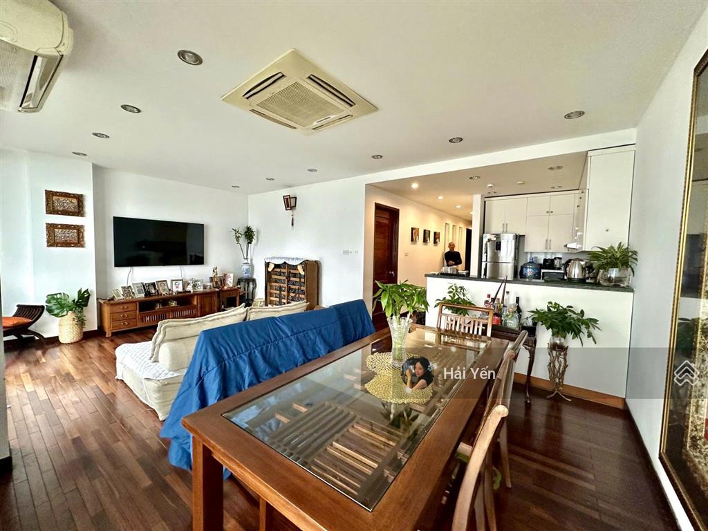 Apartment  mặt phố quảng khánh  125m x 6t  dòng tiền 10.000 usd/th  view hồ  giá 155 tỷ (tl)