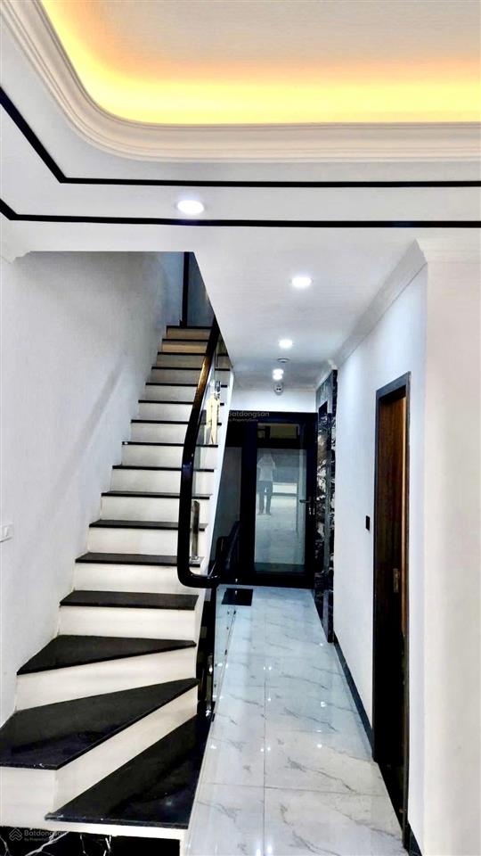 Mặt phố đại la  70m x 7 tầng thang máy  dòng tiền 80tr/tháng  mt 4.1m  giá 41.5 tỷ (tl)
