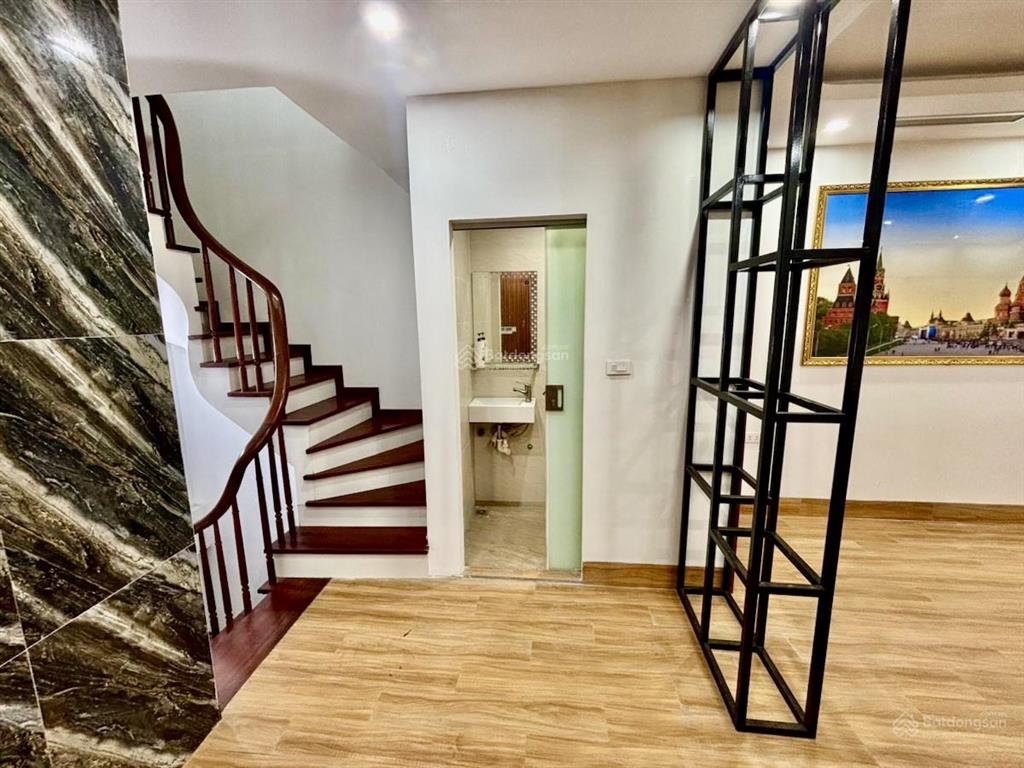 Nguyễn chánh  1 nhà ra phố  60m x 7 tầng thang máy  oto tránh  vỉa hè  giá 38.8 tỷ (tl)