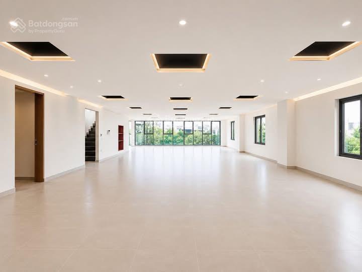 Mặt phố vũ tông phan  toà văn phòng  180m x 9 tầng  lô góc  mt 10.5m  thông sàn  giá 130 tỷ