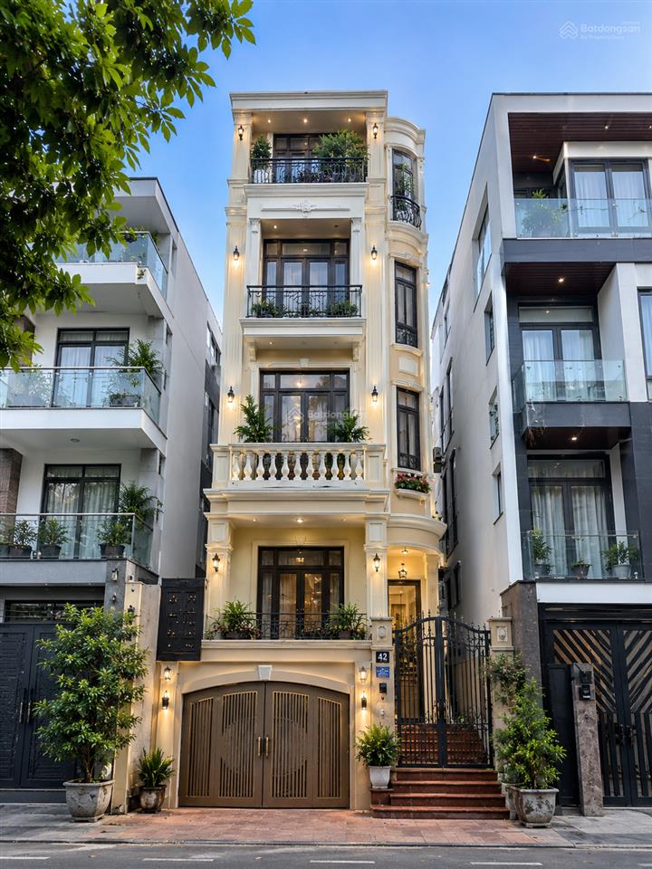 Trần quốc hoàn  phân lô vip  100m x 7 tầng  mt 8.4m  vỉa hè  kinh doanh  giá 58 tỷ (tl)