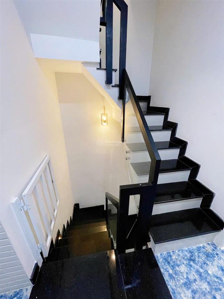 Chỉ 11 tỷnhà khu bàu cát hxh 8m cách 50m ra mt dt 4,1x18m (71,5m) 4 tầng đẹp, ở ngay