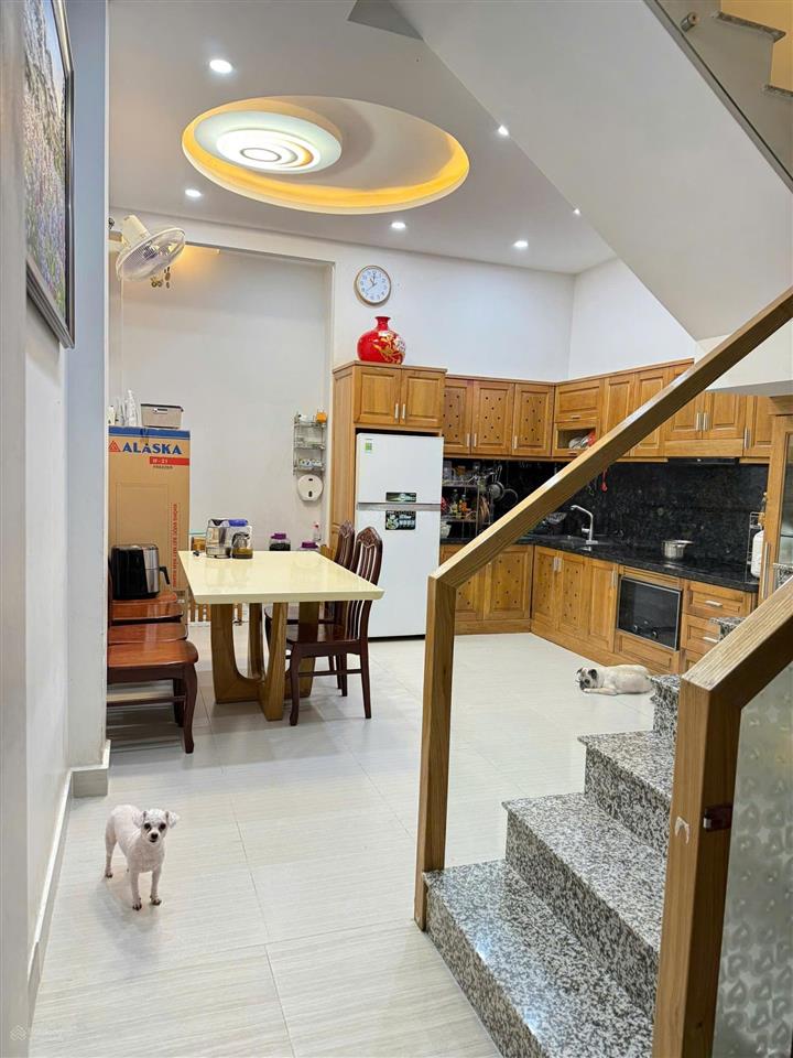 Chỉ 11 tỷnhà khu bàu cát hxh 8m cách 50m ra mt dt 4,1x18m (71,5m) 4 tầng đẹp, ở ngay