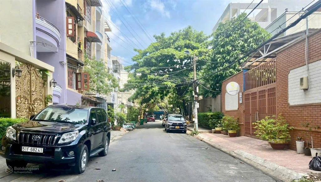 Chỉ 11 tỷnhà khu bàu cát hxh 8m cách 50m ra mt dt 4,1x18m (71,5m) 4 tầng đẹp, ở ngay