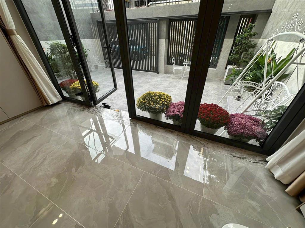 Về giá 10,4 tỷ hxh 6m ngang khan hiếm 7m 3 tầng nhà đẹp ở ngay