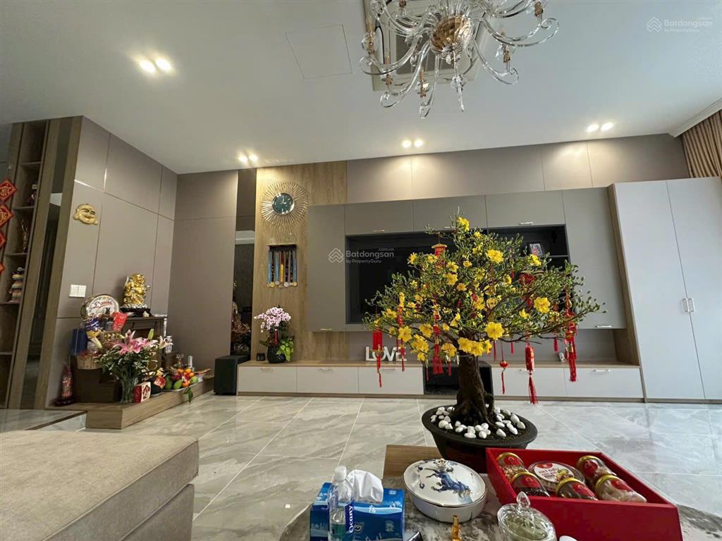 Về giá 10,4 tỷ hxh 6m ngang khan hiếm 7m 3 tầng nhà đẹp ở ngay