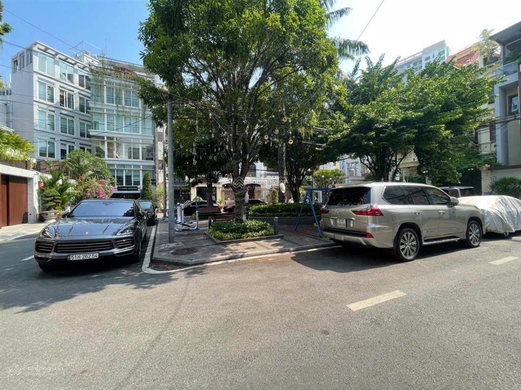 Về giá 10,4 tỷ hxh 6m ngang khan hiếm 7m 3 tầng nhà đẹp ở ngay