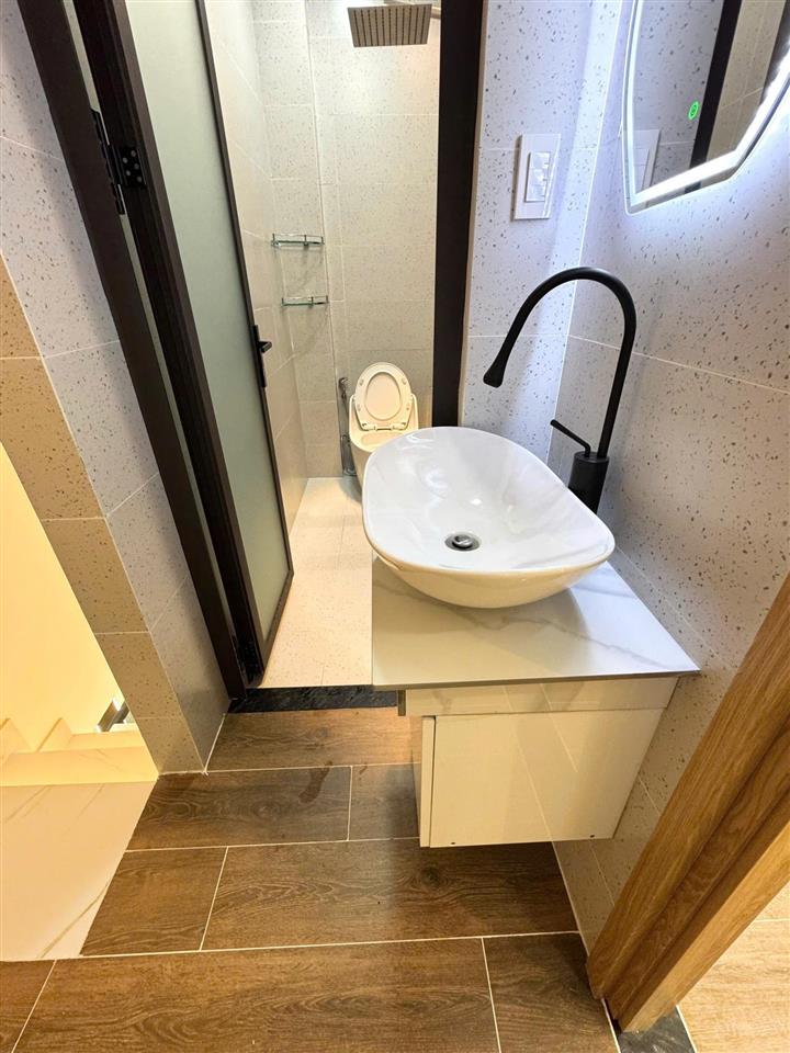 Duy nhất 9,8 tỷ tl siêu phẩm 5 tầng (xây 2023)  khu vip bàu cát dt 4x16m 67m2 mua nhanh ạ!!!!