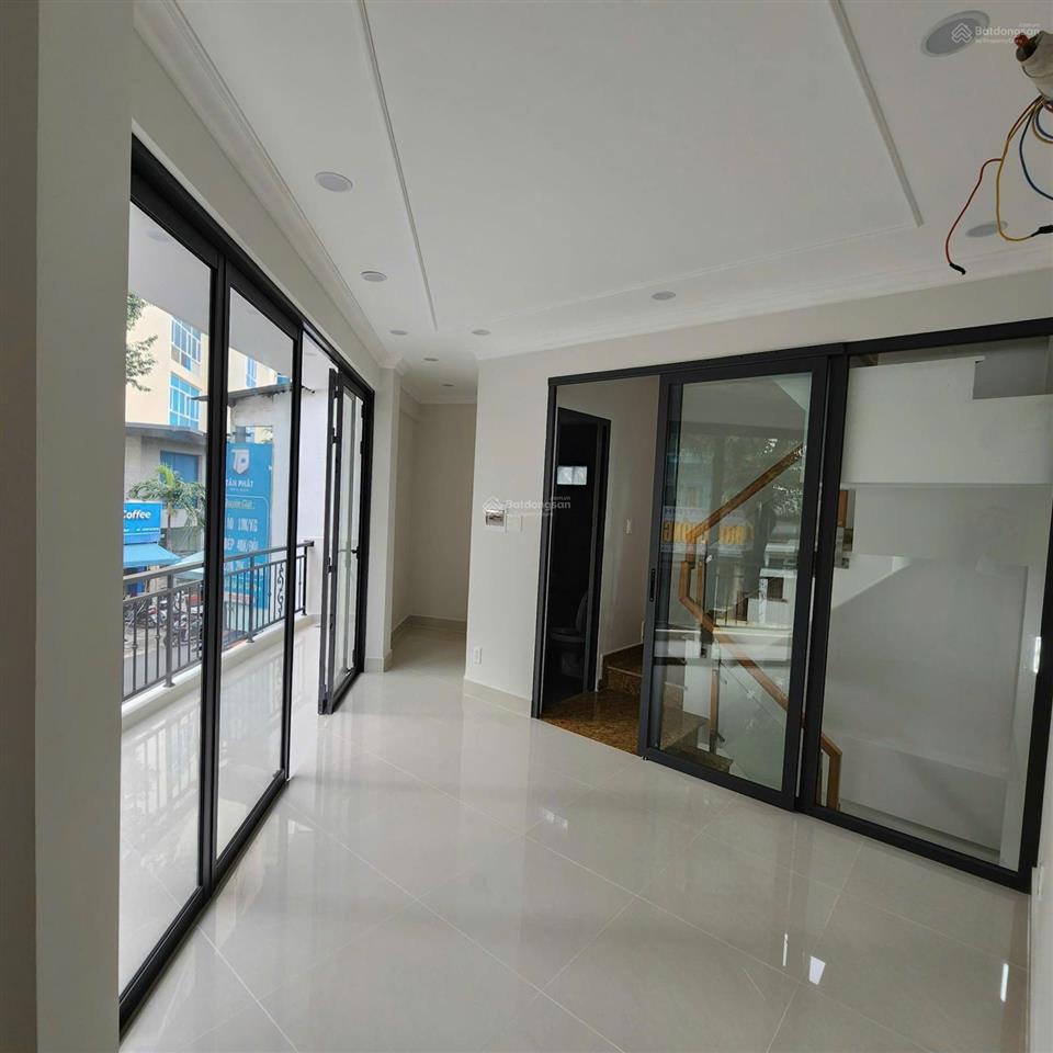Duy nhất!!! chỉ 11.5 tỷ tl mtkd nguyễn thái bình ngang 10m 3 tầng mới tinh gần sân bay, vincom