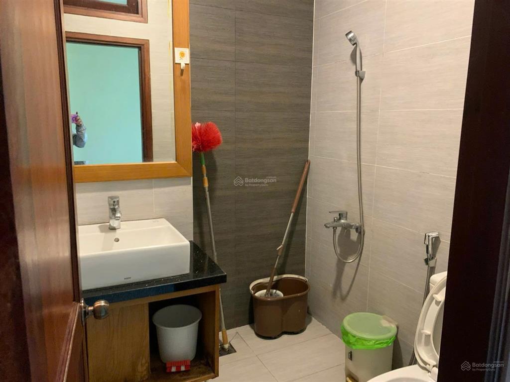 Rẻ quá  cho thuê mt bàu cát 1 lô 2 mặt tiền 6 tầng đẹp chỉ 40tr/tháng