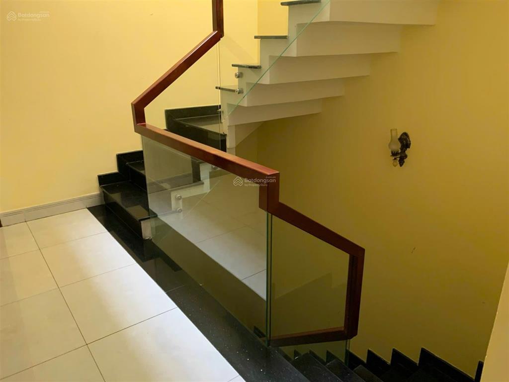 Rẻ quá  cho thuê mt bàu cát 1 lô 2 mặt tiền 6 tầng đẹp chỉ 40tr/tháng