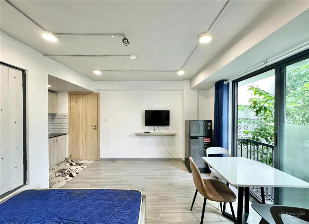 Studio ban công full nội thất trần quang diệu, quận 3 gần cầu công lý | view cây xanh