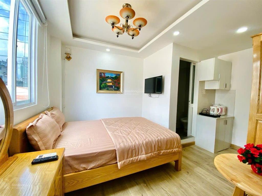 Fully furnished room for rent le thanh ton, district 1 only vnd 6.5 million/month