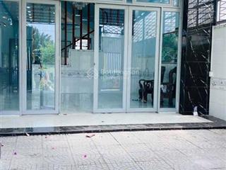 Bán nhà 3 tầng  giá hơn 6 tỷ  lê văn lươngđường xe tải  dt 5.9 x 21  hoàn công  kdc hiện hữu