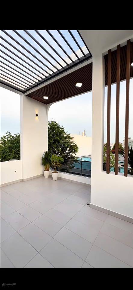 Hiếm! giá 8. x tỷ kế quận 7 dương cát lợi có thang máy  đường xe tải dt 5 x 12 kdc hiện hữu.