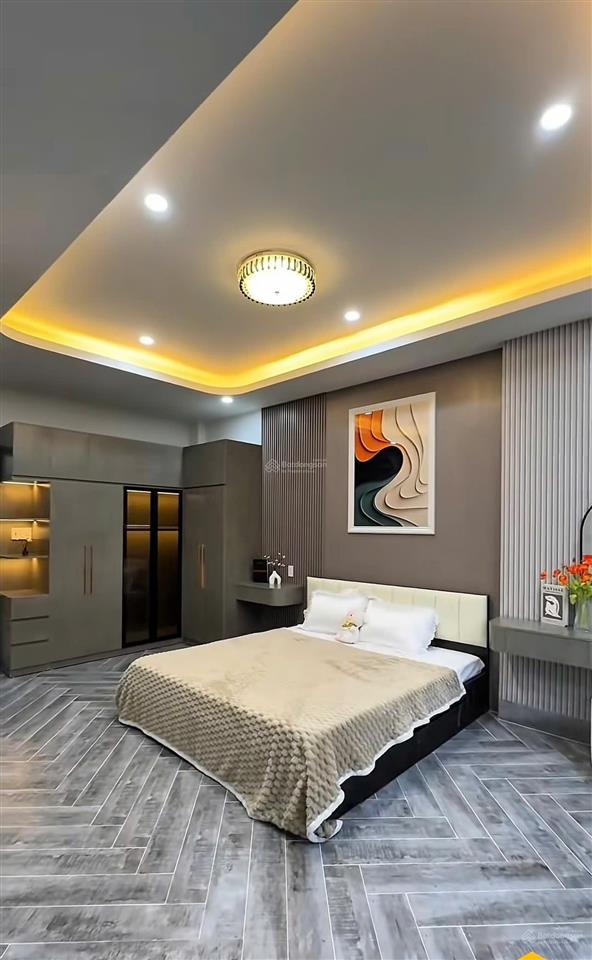 Hiếm! giá 8. x tỷ kế quận 7 dương cát lợi có thang máy  đường xe tải dt 5 x 12 kdc hiện hữu.