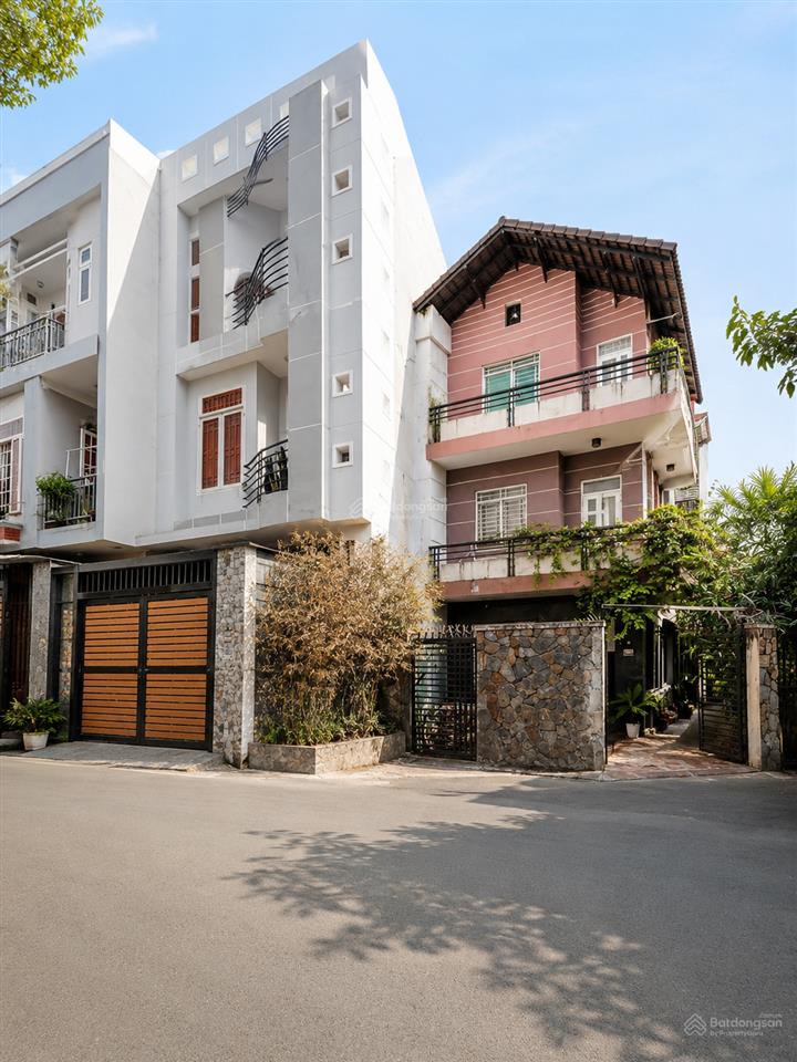 Biệt thự lô góc view đẹp tân thuận quận 7 3 tầng 6pn, 8wc shr xe hơi tránh nhau giá 12 tỷ hơn