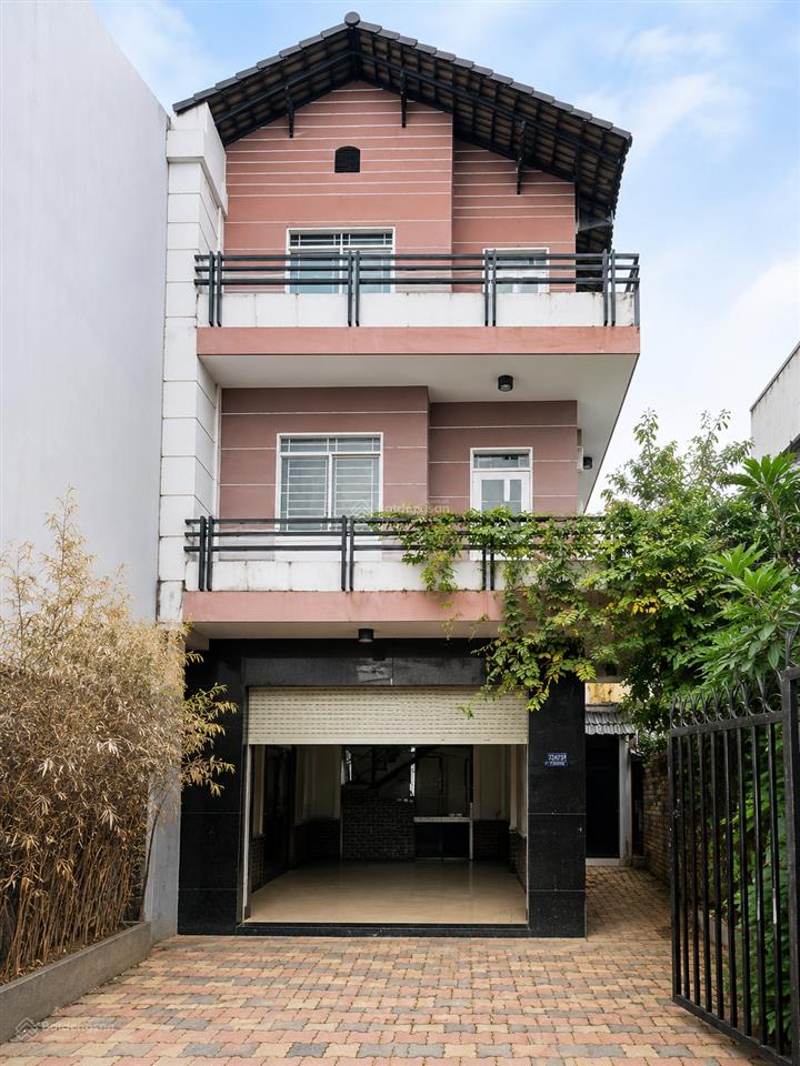 Biệt thự lô góc view đẹp tân thuận quận 7 3 tầng 6pn, 8wc shr xe hơi tránh nhau giá 12 tỷ hơn