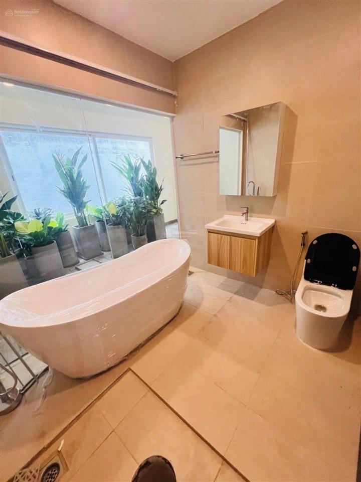 Kiến trúc châu âu 5 tầng gần mt lê văn lương đường 8m 4pn giá 8 tỷ hơn shr dân trí cao kdc