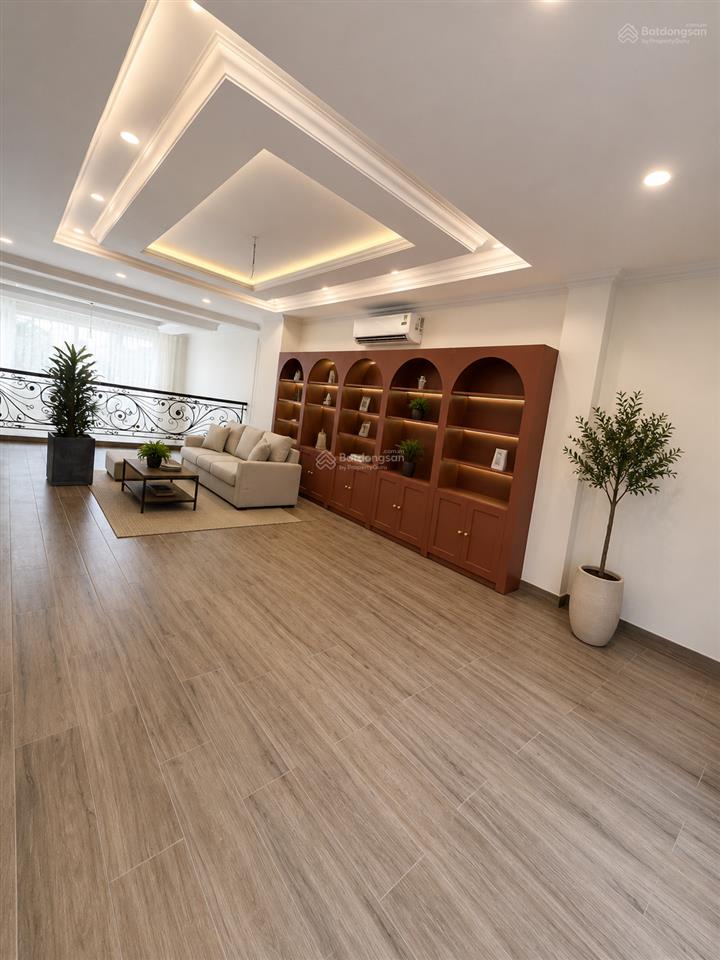 Kiến trúc châu âu 5 tầng gần mt lê văn lương đường 8m 4pn giá 8 tỷ hơn shr dân trí cao kdc