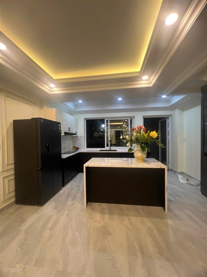 Kiến trúc châu âu 5 tầng gần mt lê văn lương đường 8m 4pn giá 8 tỷ hơn shr dân trí cao kdc