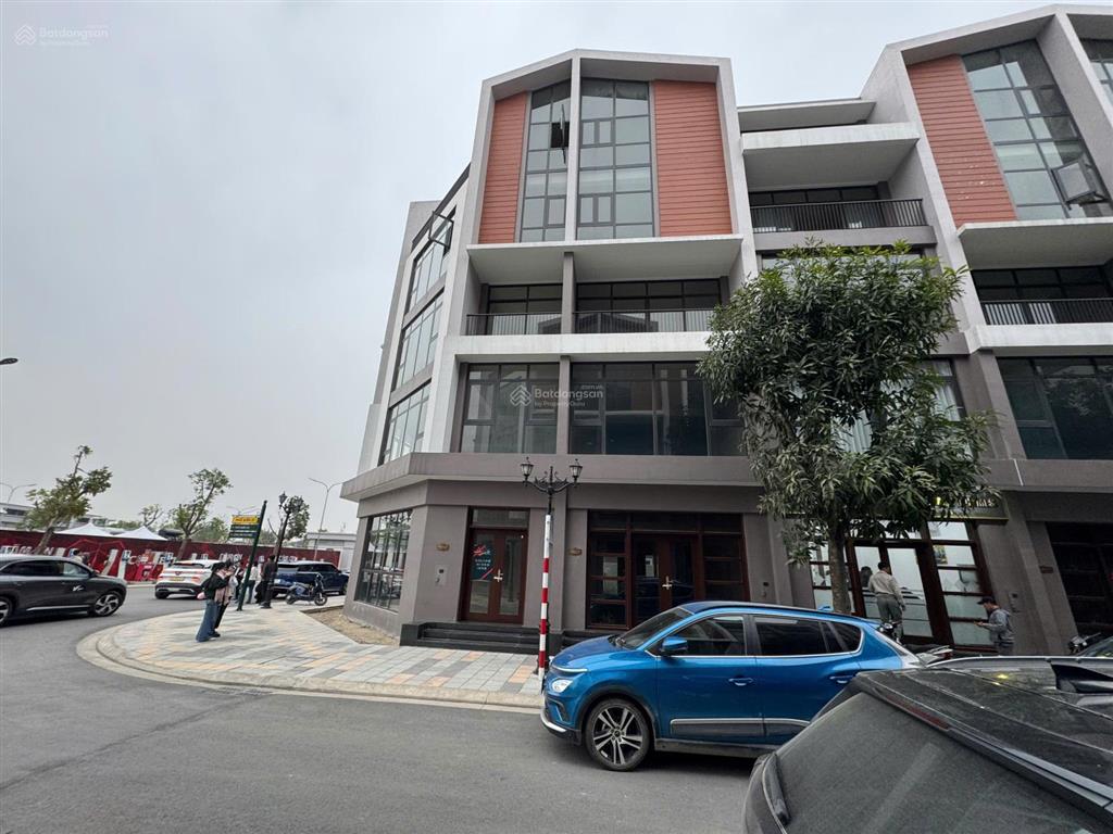 Shop phố biển dt 80m2 đối diện quảng trường, sân khấu sự kiện, tiềm năng lên giá tốt giá 11,5 tỷ