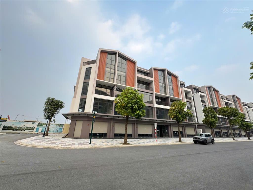 Phố biển với 2 mặt tiền đối diện chung cư 40000 dân, giá 155tr/m2, tiềm năng x3,  0946 455 ***