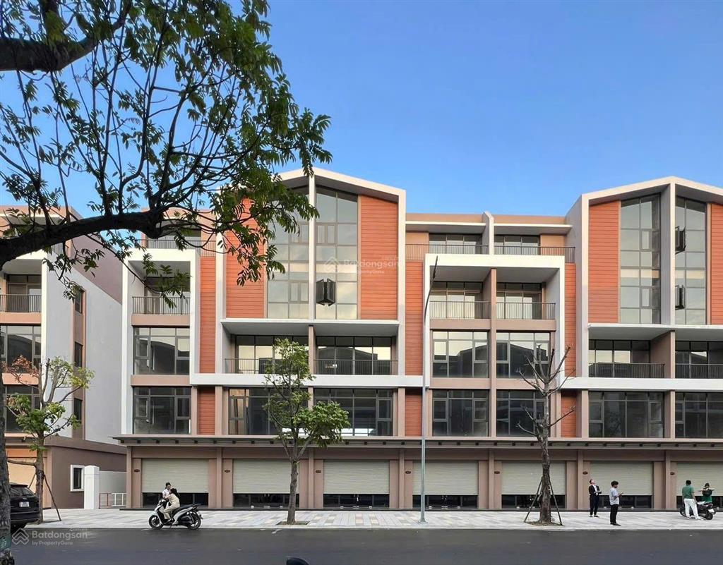 Phố biển với 2 mặt tiền đối diện chung cư 40000 dân, giá 155tr/m2, tiềm năng x3,  0946 455 ***