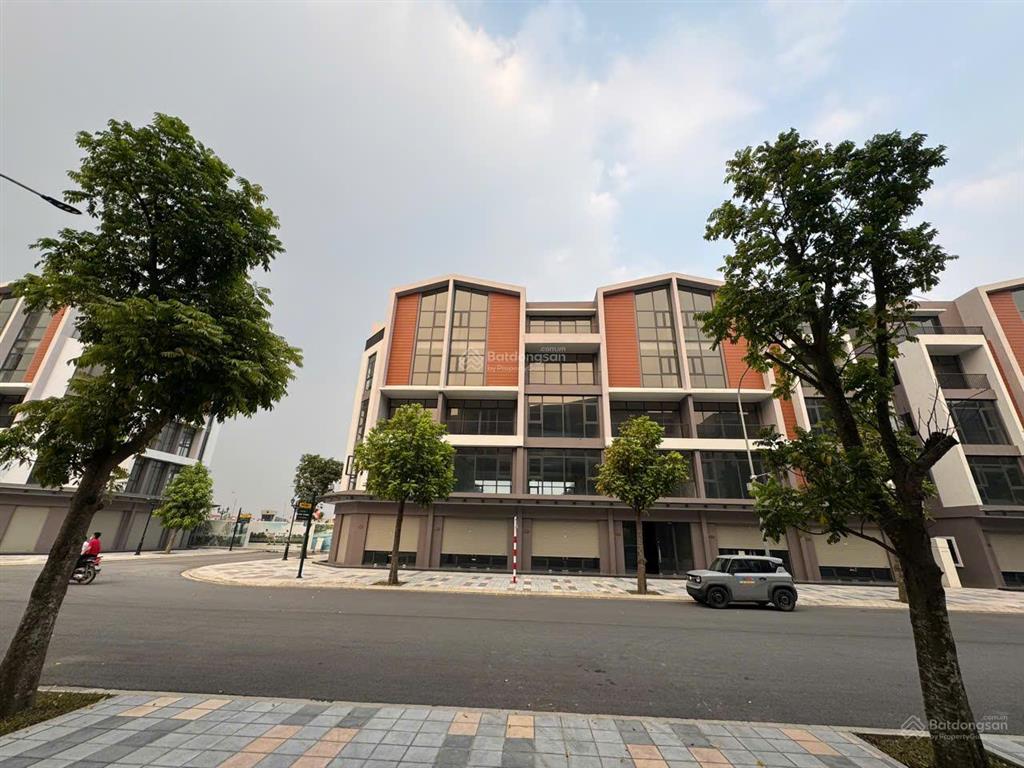 Phố biển với 2 mặt tiền đối diện chung cư 40000 dân, giá 155tr/m2, tiềm năng x3,  0946 455 ***